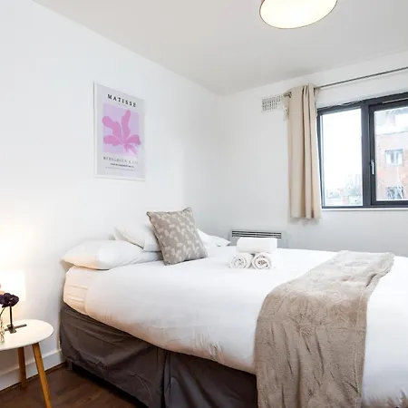 Contemporary 2br Flat In Dublin's Cultural Hub