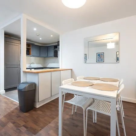 Contemporary 2br Flat In Dublin's Cultural Hub Apartment